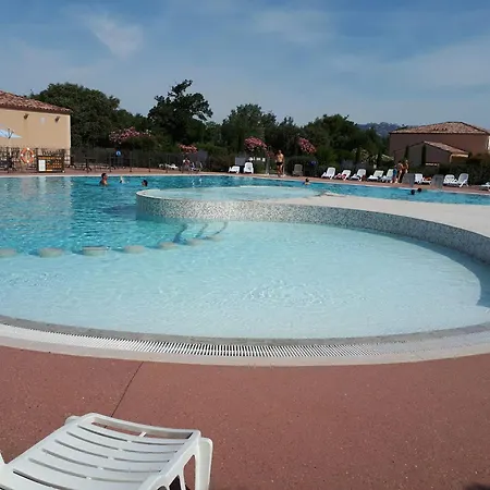 Holiday home Maison Conviviale A Avec Piscine Partagee *